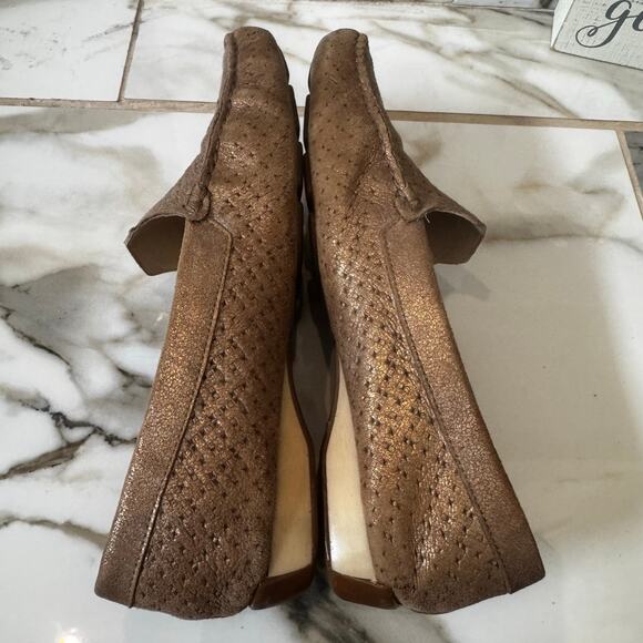 Donald Pliner Women’s Lula Loafer Metallic Bronze Gold Slip On Shoe Size 8.5 - Picture 7 of 10